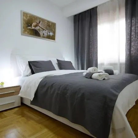 Sunny 18 兹拉蒂博尔